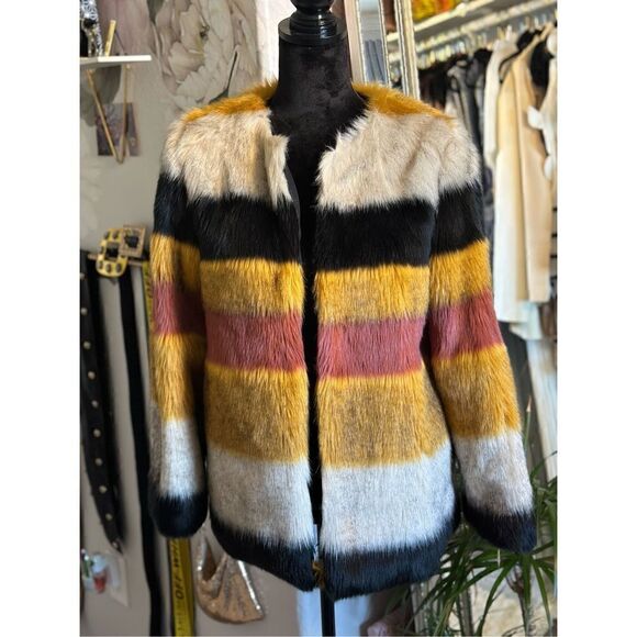 Like New Fur Coat by Zara - Picture 5 of 6